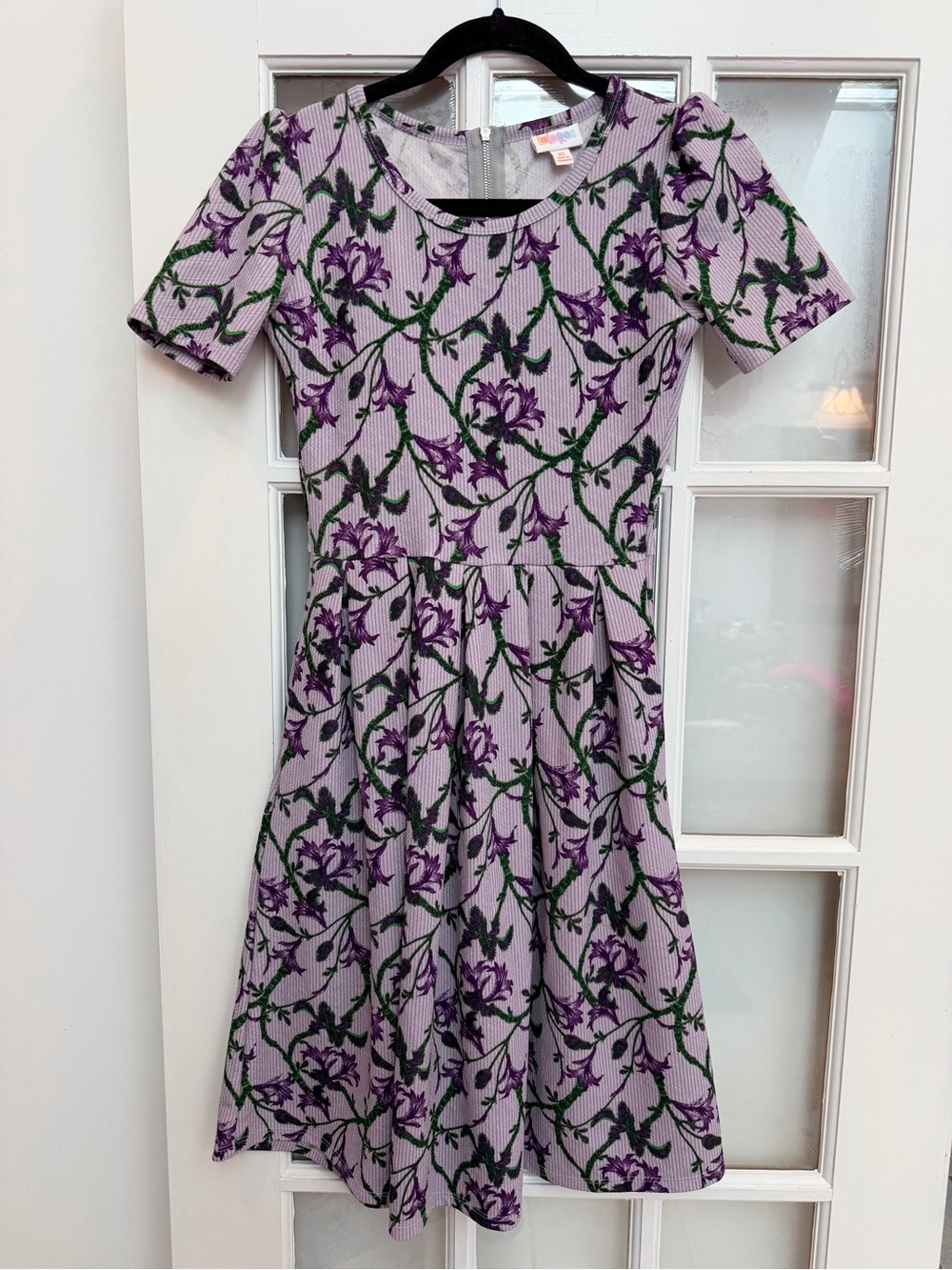 LuLaRoe Chic Lavender Garden Party Floral Fit & Flare Amelia Dress Size XS